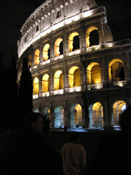 La Luna sul Colosseo: alla scoperta di una Roma magica