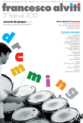 “Drumming” opera per percussioni, voci, ottavino e fischio