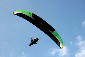 Parapendio volano al Festival del Vento in Liguria